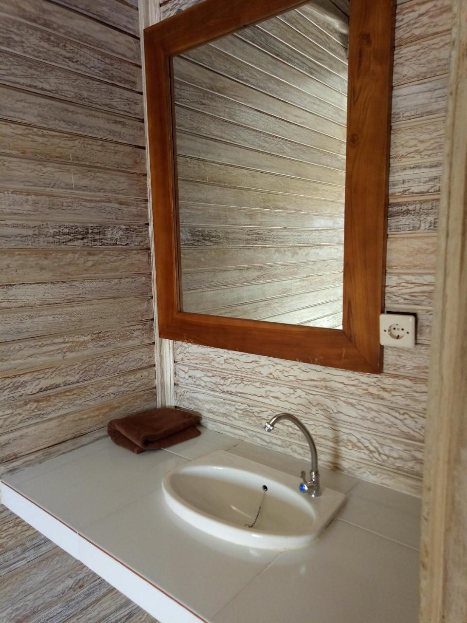 Auora Guest House Nusa Lembongan  Ngoại thất bức ảnh